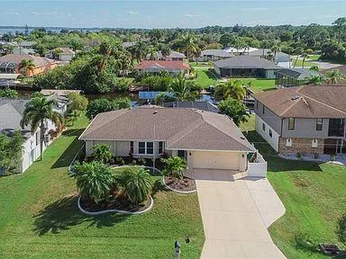 REDUCED--Waterfront 3BR 2BA with DockBoat Lift on Myakka River t
