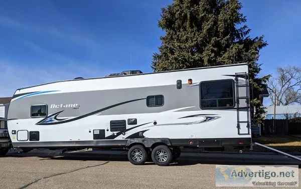 Like new 2018 33 ft. Jayco Octane SL 272 Toy Hauler