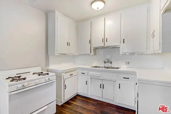 750  1br - Fully updated 1 bed 1 bath apartment