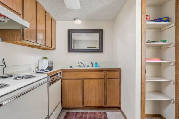 2br - 800ft2 - Cozy Fireplace Covered Parking Available Playgrou