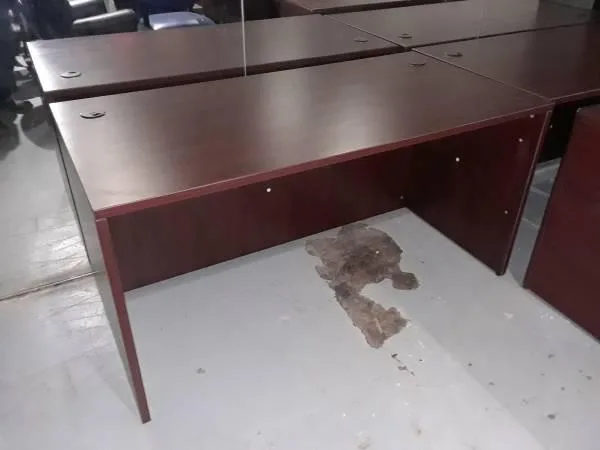 Commercial-grade desktable
