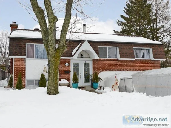 Superbe bungalow en brique GARAGE et GRAND TERRAIN Vaudreuil