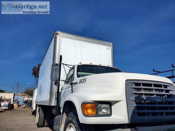 Box Truck CUMMINS CNG GAS