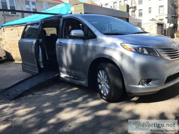 2016 Toyota Sienna Limited Braunability Mobility Van  27K Miles