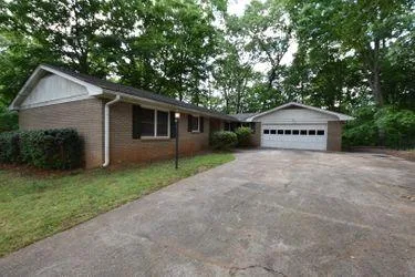 Welcome to 1522 Pine Cir Lawrenceville GA 30044