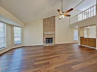 413 Creekwood Ln Lewisville TX 75067 3 beds2 baths2059 sqft