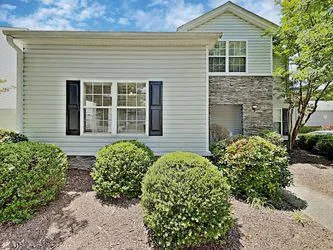 573 W Oaks Dr Woodstock GA 30188