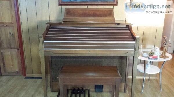 Electone Organ