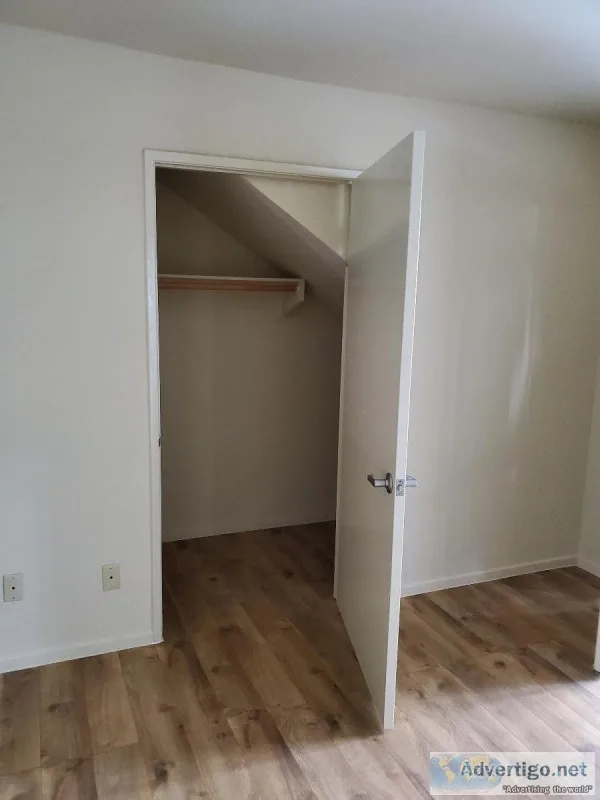 3 BD  2BATH HUGE APARTMENT UNIT LEASE IT BEFORE IT IS GONE GONE 
