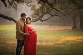 Find Outdoor Maternity Photographer in Delhi