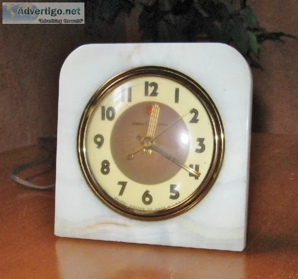Vintage Clock 1939 Art Deco General Electric Model 3H156 Desktop