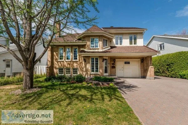Spacieuse maison &agrave Boucherville avec plafond cath&eacutedr