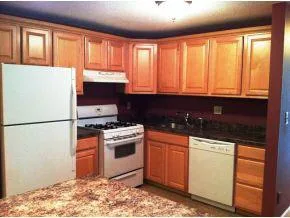 Excellent condition 2 bedroom 1 bath Condo Apartment in Exeter N
