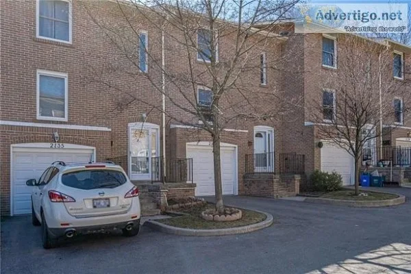 Beautiful Townhome Backing Onto Greenspace