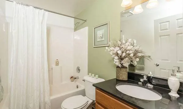 1400 Square Feet Duplex 2 Bed 1 Bath