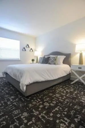 584ft2  Comfortable two Bedroom Spacious Walk-In Closet
