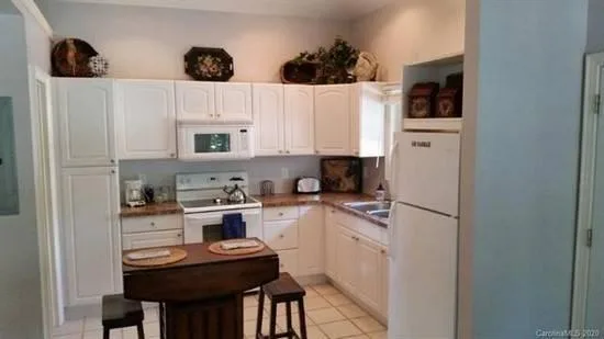 2br962ft2 -1btrAvailable  highly desired --