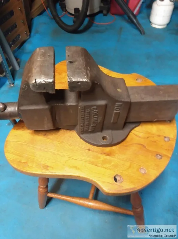 Columbian bench vise