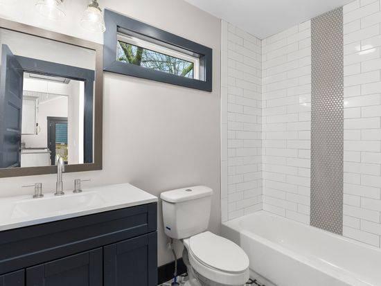  3br - 1305ft2 - Gorgeous renovation ready for great family