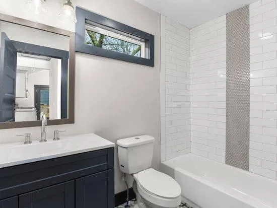  3br - 1305ft2 - Gorgeous renovation ready for great family