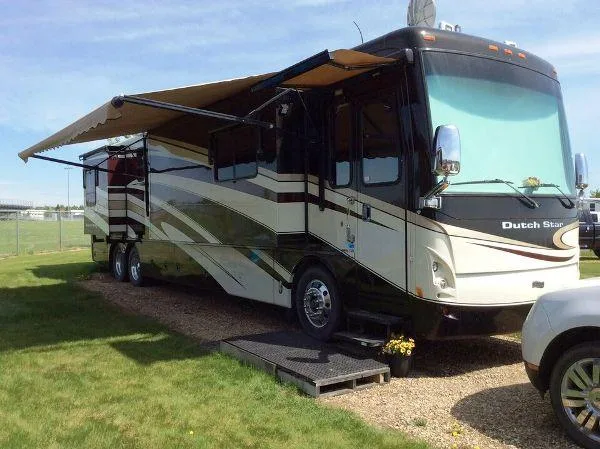 2008 Newmarket Dutch Star 4304 Class-A Motorhome For Sale