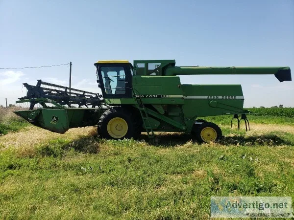 John Deere 7720 Combine