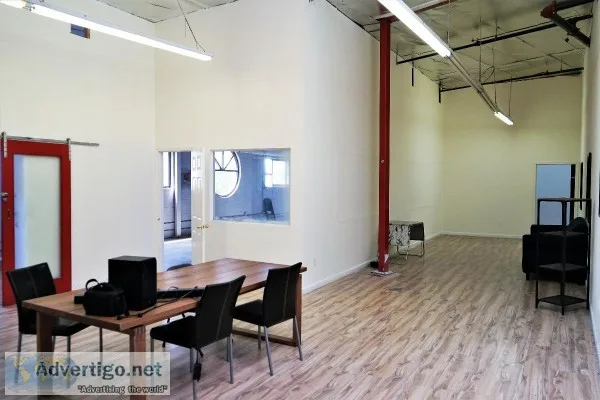 GORGEOUS CREATIVE OFFICE SPACE