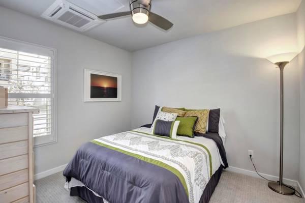 960ft2 2br-2bath 1st month free  for  corona virus