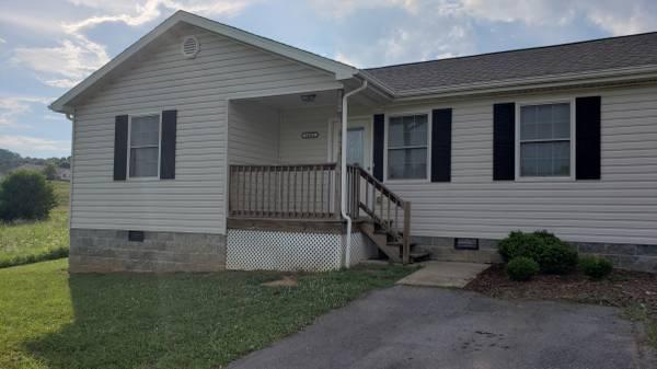 1200ft2-  beautiful 3br Duplex available NOW