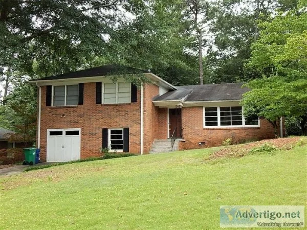 Beautiful 4 BR3 BA  Bonus Room Split-Level in Leafmore Hills