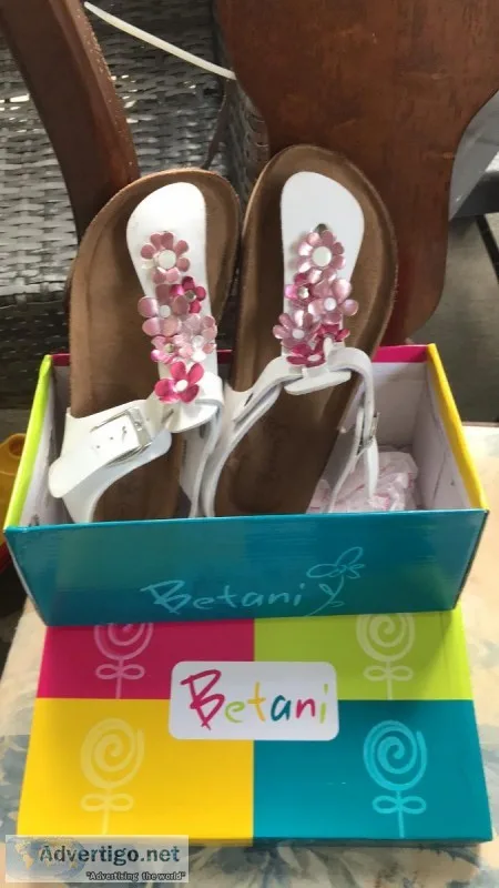 Women&rsquos T strap sandals