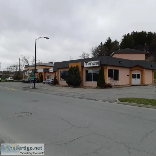 Commercial building 11528 sqft with 6000 sqft available Saint-Ge