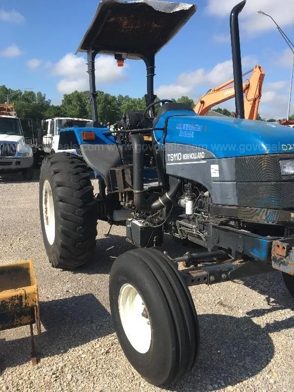 2002 New Holland TS110 Tractor