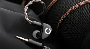 Listen to Music with the Best HiFi Earphones