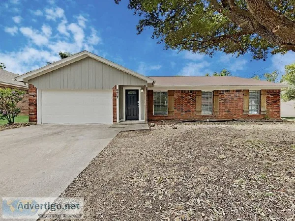 FRESH CLEAN HOUSE CURRENTLY AVAILABLE FOR 6403 Rock Springs Dr A