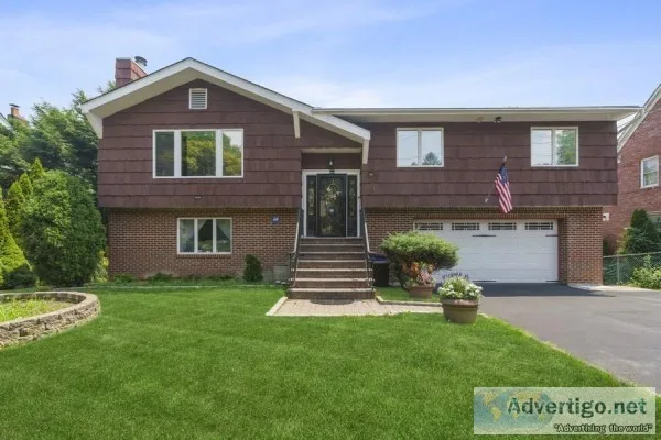 Beautifully renovated 3 bedroom raised ranch in Stuyvesant Villa