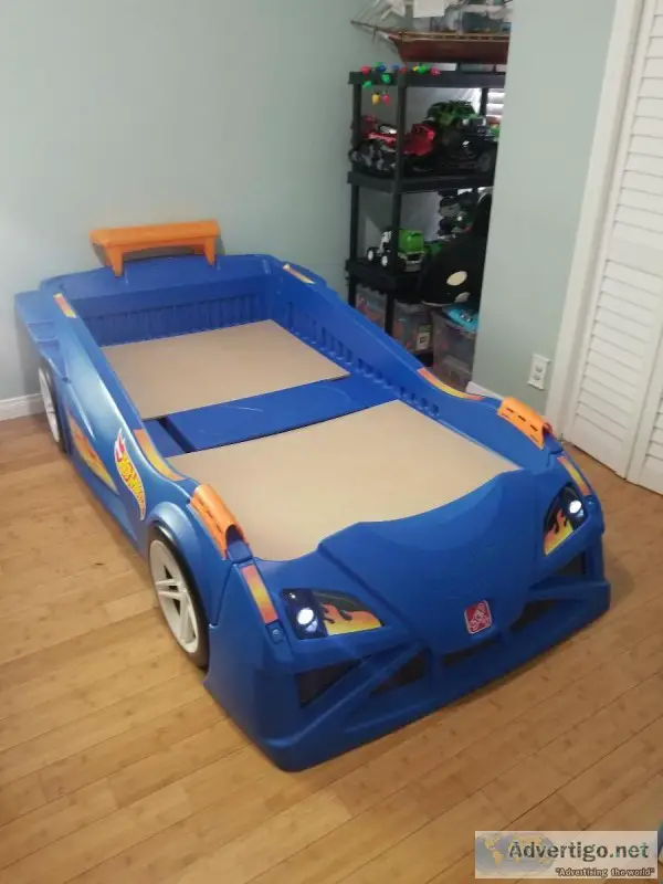 Hot Wheels Race Twin Bed (Excellent Condition) - 200 Firm