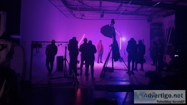 Hire inexpensive Studio in London.