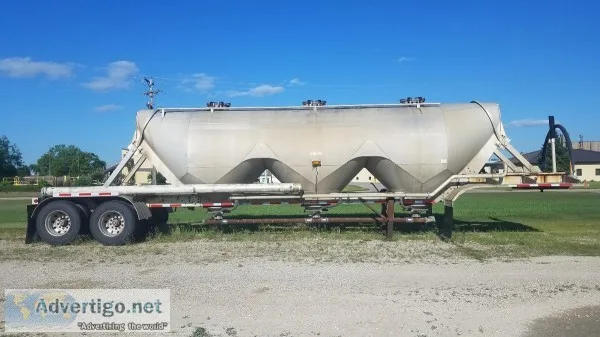 1995 Fruehauf 1000 CU. FT. Pneumatic Trailer