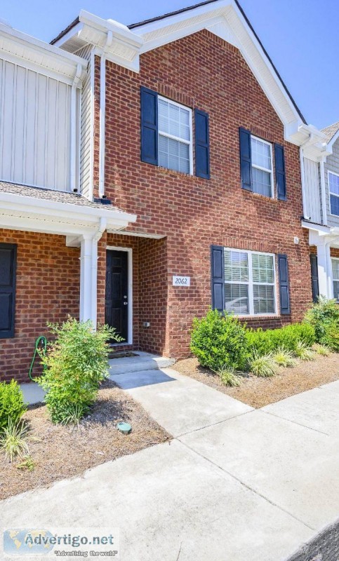 Great townhouse in convenient location to the Almaville