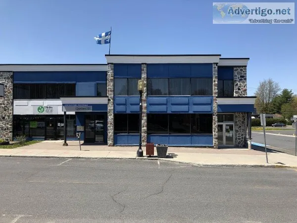Commercial building Excellent investment in Cowansville