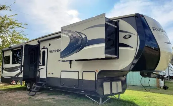 2014 Crossroads Rushmore RF39WA Fifthwheel For Sale