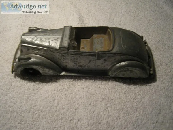Paker White Die Cast Auto with Rubber Tires