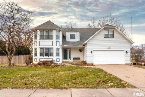 5 BEDROOM 4 BATH HOME WITH NEIGHBORHOOD SWIMMING POOLS AND PARK