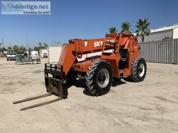 SKYTRAK 8042 ROUGH TERRAIN REACH FORKLIFT 27802203