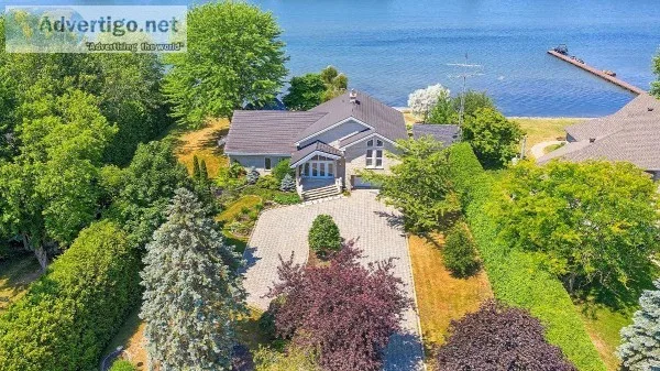 Superb upscale house along the Richelieu