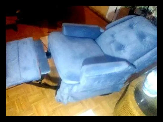 Vintage..small..swiv el..recliner