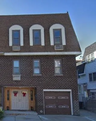 ID  1377821 Freshly Painted 3 Bedroom for Rent in Bayside