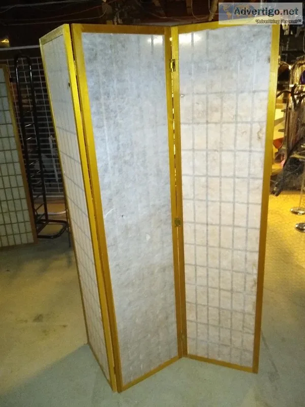 Retail store selling displays