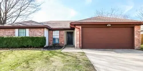 Welcome to 1229 N Creek Dr Saginaw TX 76179